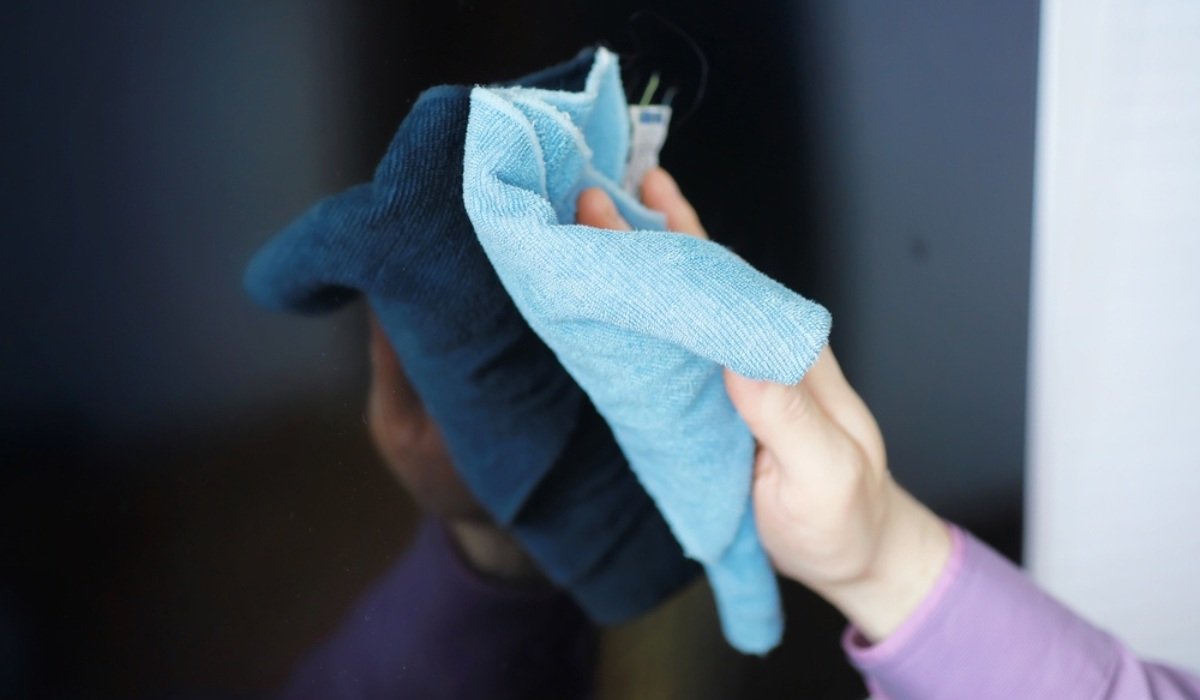 How-to-clean-geleid-scherm