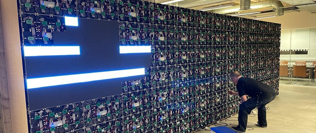 maintain led screen for retail